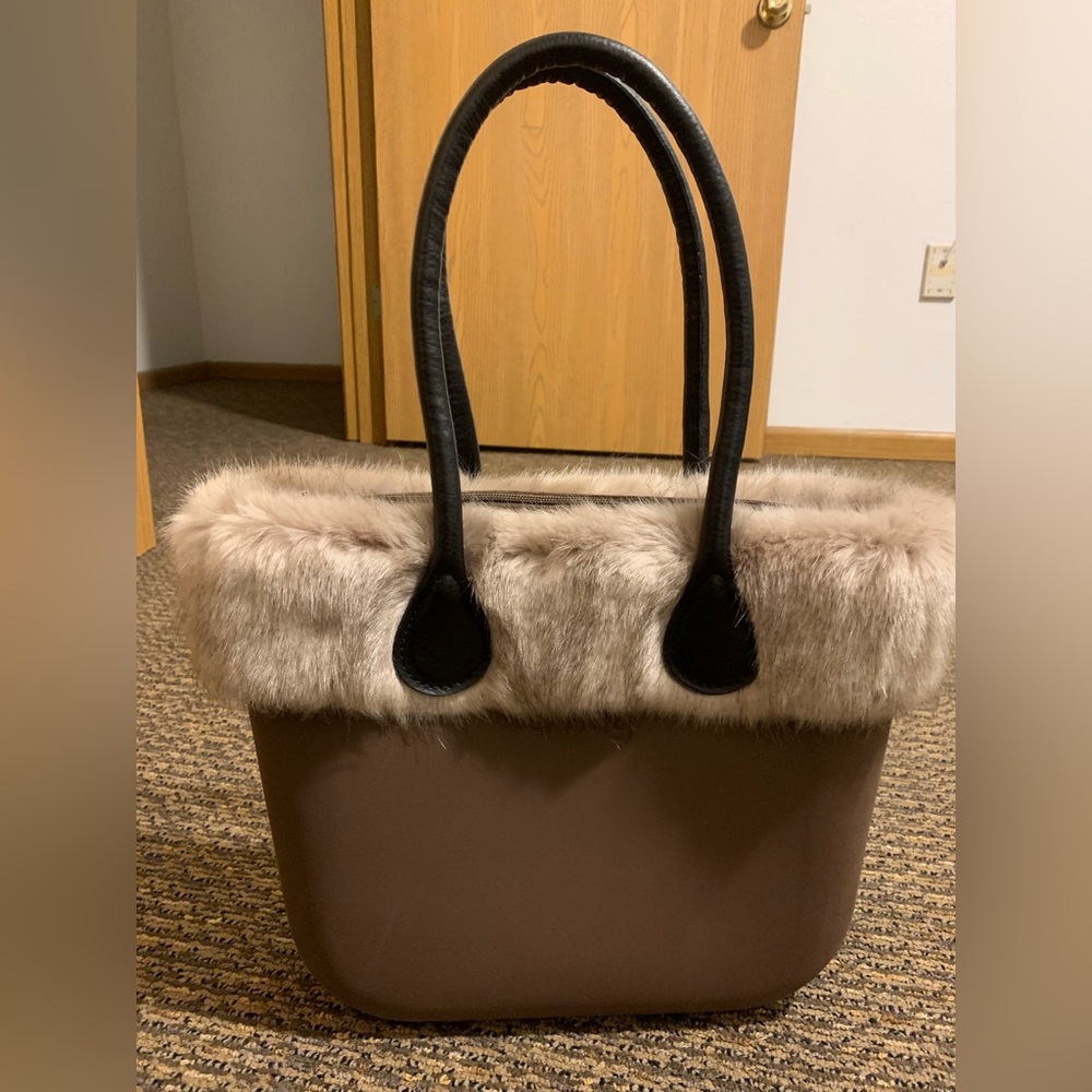 Chic Faux Fur Trim Tote in Brown